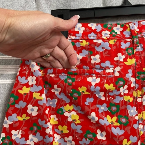 TALBOTS / Girlfriend Chino Shorts Red Floral Size 6 - Picture 6 of 9